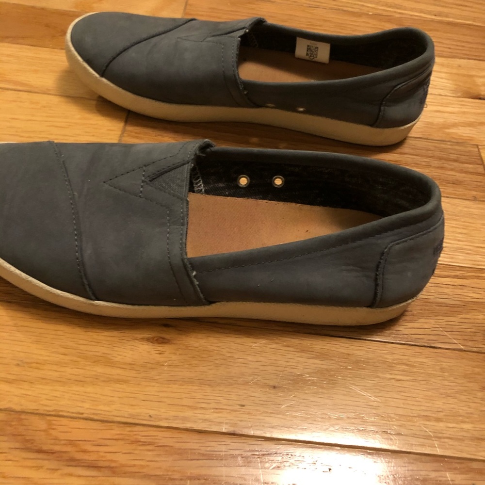 Toms - Picture 3 of 3